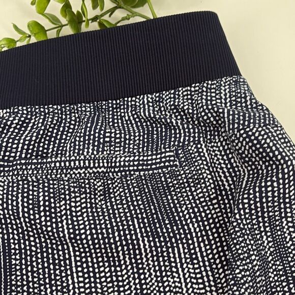 Athleta Womens Size 6 Midtown Skort Batik Print Dark Blue Athleisure Athletic - Picture 9 of 16